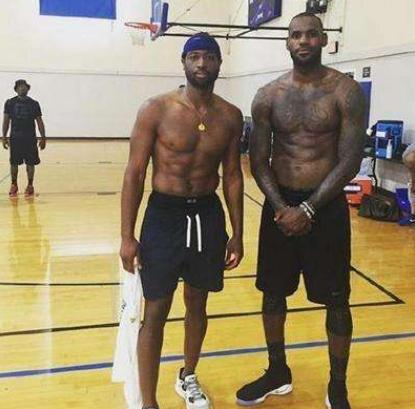 出坚实步伐 出坚实步伐