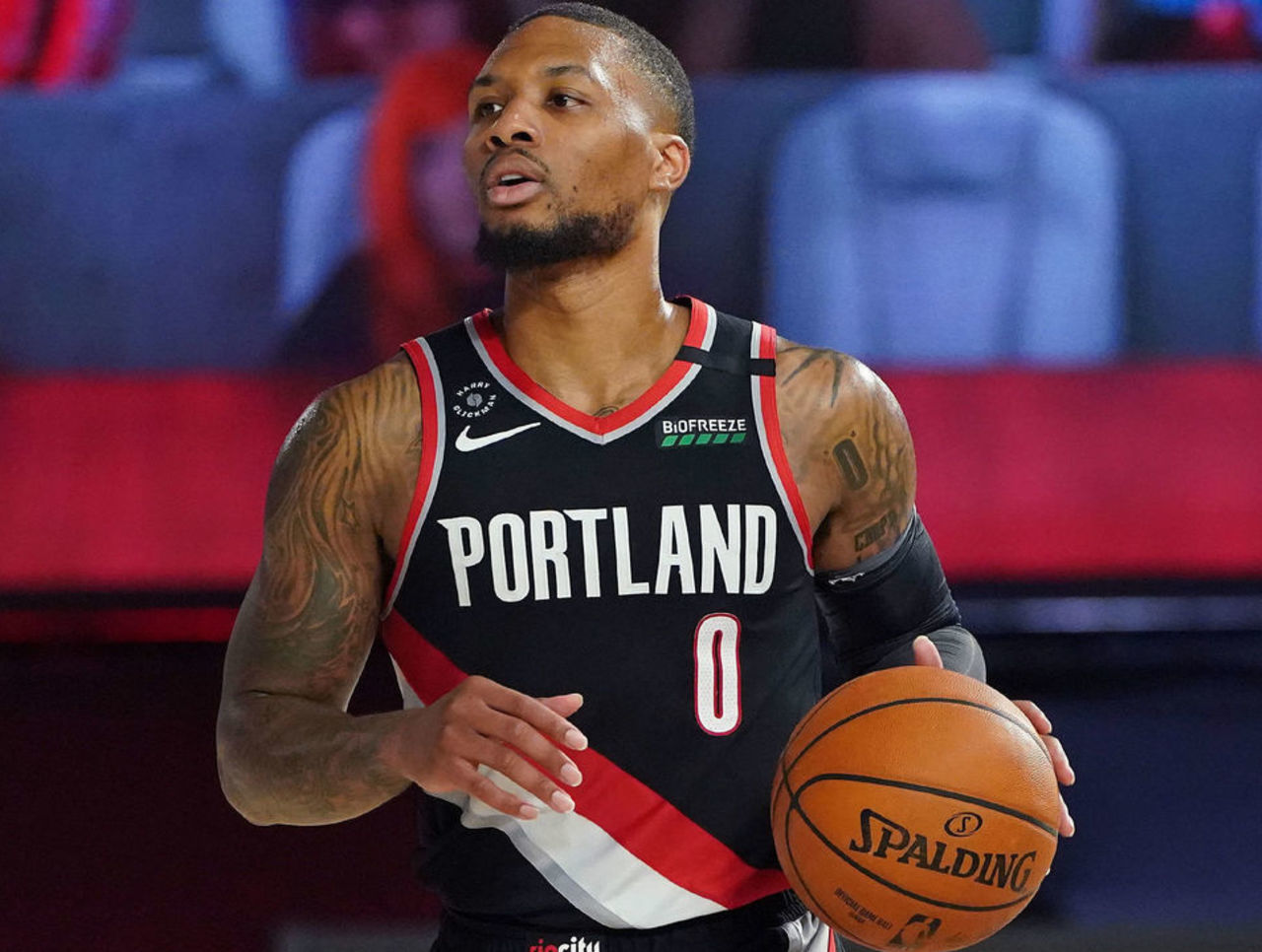 也暴露出球 也暴露出球